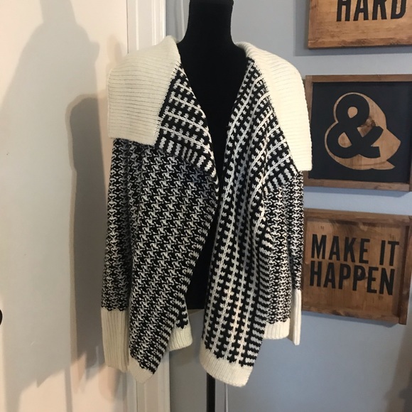 Apt. 9 Sweaters - Apt 9 Black & Cream Loose Knit Open Front Sweater